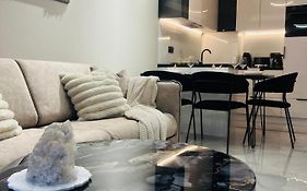Crystal Luxury Apartment With Free Parking In Cracow For 4 Guests